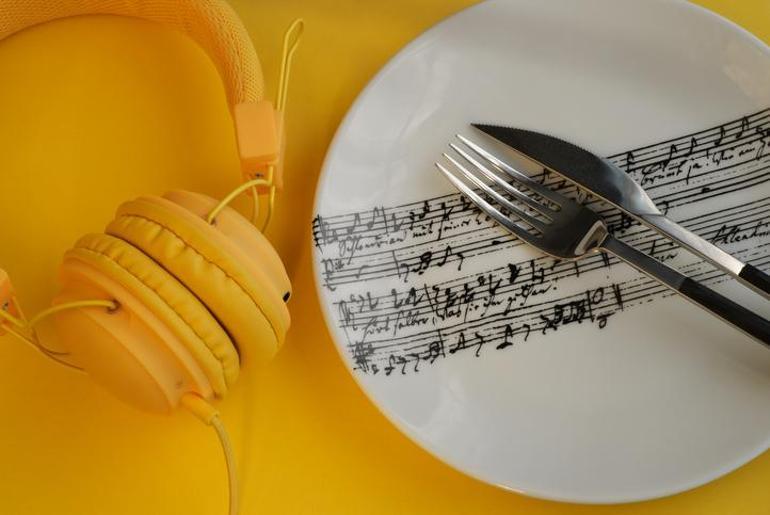 Araştırma sonuçları şaşırttı | Yemek yerken dinlediğiniz müzik türü iştahınızı etkiliyor! Klasik müzik dinlemek zayıflatıyor 1 arastirma sonuclari sasirtti yemek yerken dinlediginiz muzik turu istahinizi etkiliyor klasik muzik dinlemek yd1UreHU