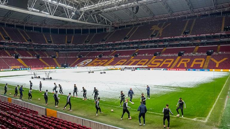 AZ Alkmaar maçına saatler kala Galatasaray RAMS Park Stadı'nın zemininde son durum! Kar yağışı maçı etkiler mi? 1 az alkmaar macina saatler kala galatasaray rams park stadinin zemininde son durum kar yagisi iX4mTPmB