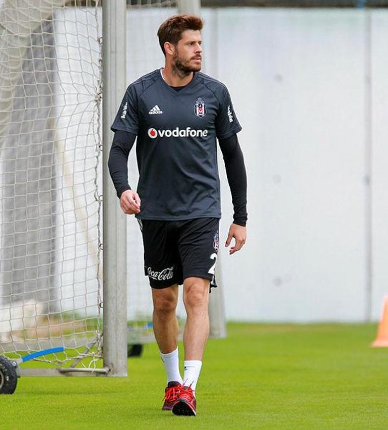 Beşiktaş'ın eski kaleci antrenöründen dikkat çeken itiraflar: Evet, transferde payım var | Türkiye'nin en iyi file bekçisi Altay Bayındır 2 besiktasin eski kaleci antrenorunden dikkat ceken itiraflar evet transferde payim var turkiyenin en Ck8pRy1Z
