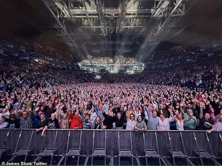 Biletleri tükenen konserine toplu taşımayla gitti… Metroda ünlü var! 5 biletleri tukenen konserine toplu tasimayla gitti metroda unlu var 4