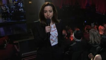 bir ay once sevdigi adami kaybetmisti acisini kalbine gomdu ama onu unutmadi uWhSp7BO