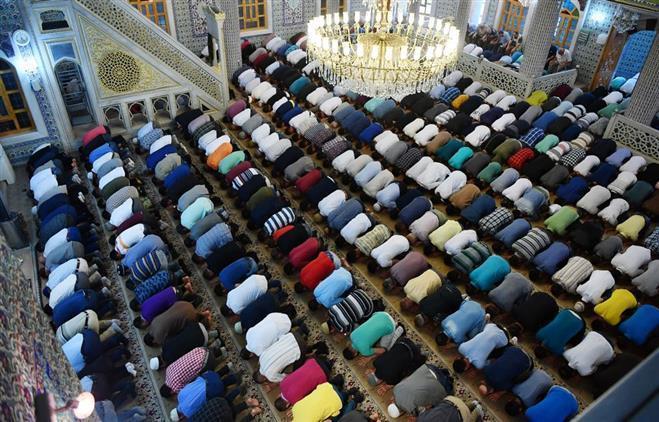 CUMA NAMAZI NASIL KILINIR? Cumaya nasıl niyet nasıl edilir ve kaç rekat? Cuma namazı kılınışı Diyanet bilgileri 3 cuma namazi nasil kilinir cumaya nasil niyet nasil edilir ve kac rekat cuma namazi DR6q4zL2