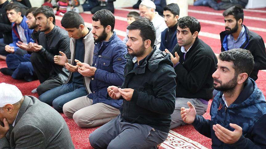 CUMA NAMAZI NASIL KILINIR? Cumaya nasıl niyet nasıl edilir ve kaç rekat? Cuma namazı kılınışı Diyanet bilgileri 2 cuma namazi nasil kilinir cumaya nasil niyet nasil edilir ve kac rekat cuma namazi rn7QCgzW