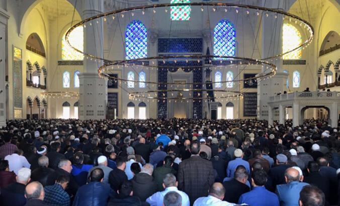 CUMA NAMAZI SAATİ İSTANBUL ANKARA İZMİR VE İL İL 14 ŞUBAT 2025 (Diyanet namaz vakitleri ekranı görüntüleme) | Bu hafta cuma namazı saat kaçta kılınacak, kaç rekat, nasıl kılınır? Cuma namazı ne kadar sürer? 8 cuma namazi saati istanbul ankara izmir ve il il 14 subat 2025 diyanet namaz bJsFElD1