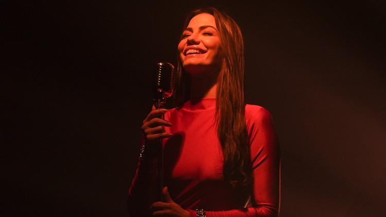 demet ozdemir esref ruya icin bir album kadar sarki okudu f7JeMaE8