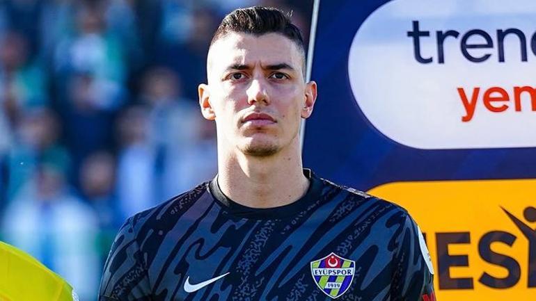 Galatasaray'a Muslera sonrası sambacı eldiven! Menajeri İstanbul'a geldi 1 galatasaraya muslera sonrasi sambaci eldiven menajeri istanbula geldi 0 JuMXkkbA