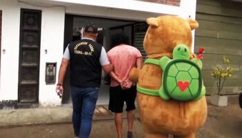 hayvan kostumlu uyusturucu avi kXcg2CH7