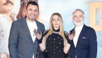 ilk filmden daha komik EdhxjIMD