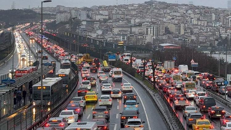 İSTANBUL ANLIK TRAFİK DURUMU 19 ŞUBAT: İstanbul trafik yoğunluğu şu an nasıl, yüzde kaç? İşte güncel yol durumu haritası ekranı... 2 istanbul anlik trafik durumu 19 subat istanbul trafik yogunlugu su an nasil yuzde kac Ca4WOQ2V