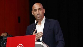 kadin futbolcuyu rizasi olmadan open rubiales suclu bulundu FmHRK8Jj