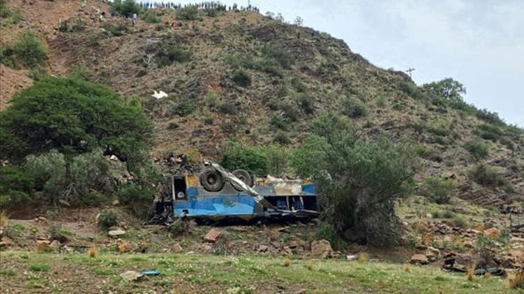 otobus ucuruma yuvarlandi korkunc kazada onlarca olu var MYBGjrmP