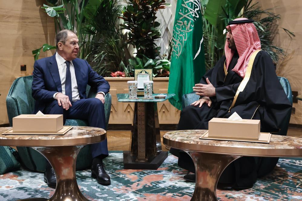 rusya disisleri bakani lavrov ile suudi arabistan veliaht prensi selman bir araya geldi wqIFLEsY