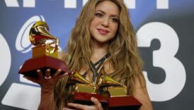 shakira peruda hastaneye kaldirildi QLQ2LxFB