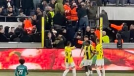 son dakika anderlecht fenerbahce macinda irkci olay anons yapildi hakem ve futbolcular soyunma 2wOzV8KR