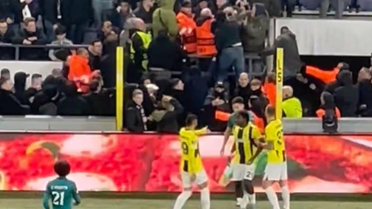son dakika anderlecht fenerbahce macinda irkci olay anons yapildi hakem ve futbolcular soyunma 2wOzV8KR
