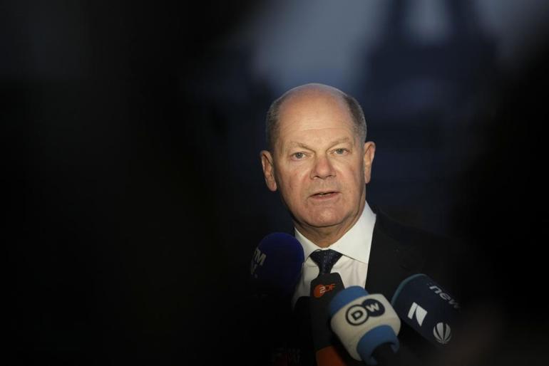son dakika paristeki zirvede gerilim almanya erken ayrildi scholz sinirliyim bu tartisma zamansiz ve HBKSP8sR