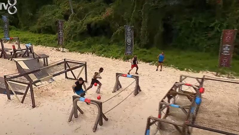SURVİVOR ELEME ADAYI KİM OLDU 14 ŞUBAT 2025 CUMA (Son bölüm) Dün akşam Survivor 4. dokunulmazlık oyununu hangi takım kazandı, eleme potasına kim gitti? Oylar eşit çıktı, performans birincisi karar verdi! İşte eşleşmeler... 5 survivor eleme adayi kim oldu 14 subat 2025 cuma son bolum dun aksam survivor JmXwtUwN