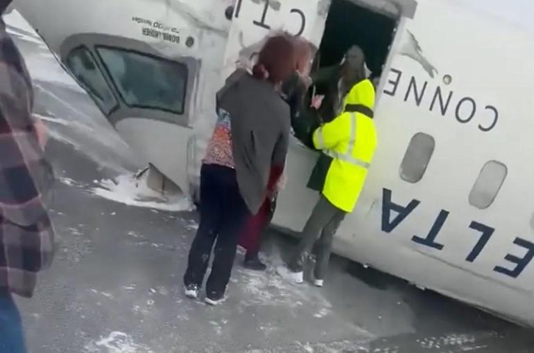 Takla atıp ters dönen uçağın içinden yeni görüntüler! Yolcular dehşeti böyle anlattı: Hepimiz yarasa gibi asılı kaldık 6 takla atip ters donen ucagin icinden yeni goruntuler yolcular dehseti boyle anlatti hepimiz yarasa h698SQk8