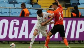 trendyol 1 ligdeki adanaspor umraniyespor macinda ilginc olay hakeme carparak atilan gol iptal yg6VO6v7