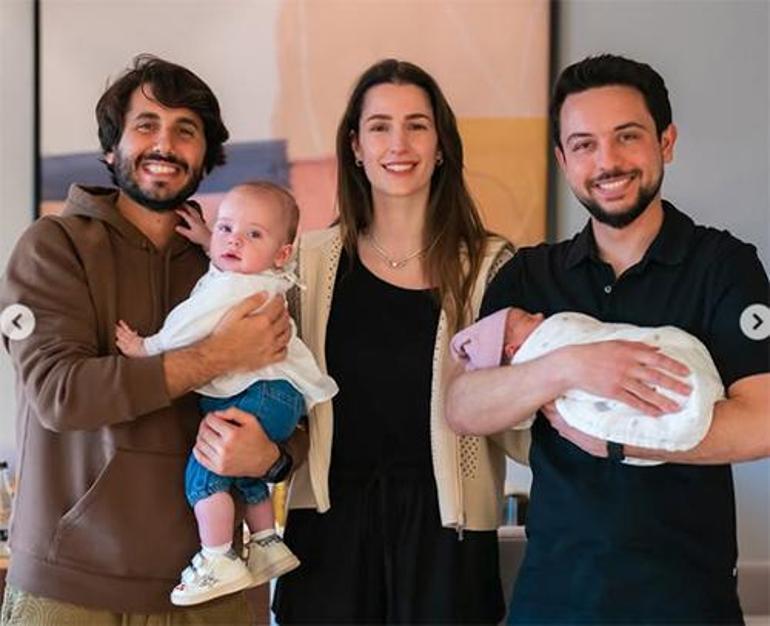 Tüm aile bu mutlu sırrı aylarca sakladı... Kızının hamile olduğunu sekizinci aya kadar kimseye söylememiş! 8 tum aile bu mutlu sirri aylarca sakladi kizinin hamile oldugunu sekizinci aya kadar kimseye sBDLJQqO