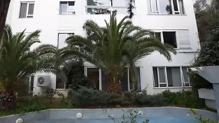 unlu sarkici evinin kapilarini acti