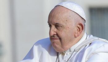 vatikandan aciklama papanin durumu karmasik bir sure daha hastanede kalacak paF8HeVb