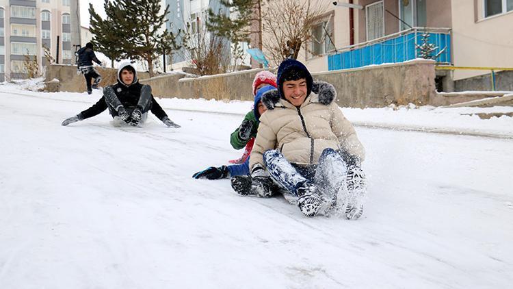Yarın okullar tatil mi, hangi illerde kar tatili oldu? 18 Şubat Salı okullar tatil mi 2025? 2 yarin okullar tatil mi hangi illerde kar tatili oldu 18 subat sali okullar tatil AMhEnSP6
